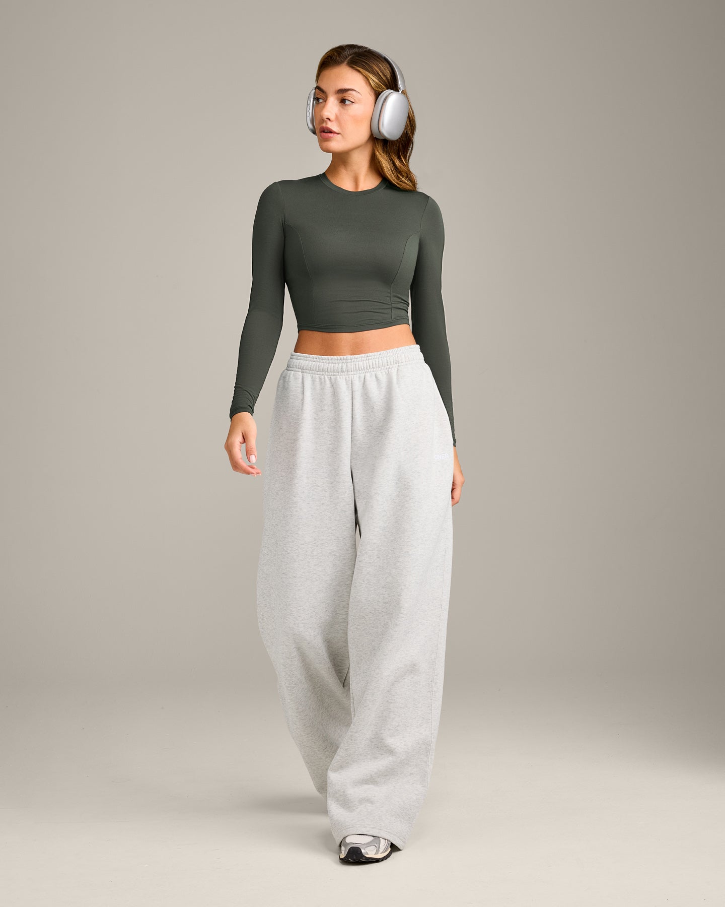 Mellow™ Motion Crew Neck Long Sleeve Mid Top | Dark Khaki