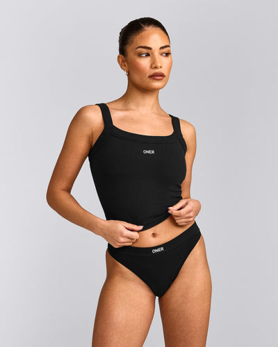 Seamless Scoop Neck Vest | Black