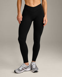UnifiedMove™ V Front Mid Rise Leggings with Reflective Logo | Black