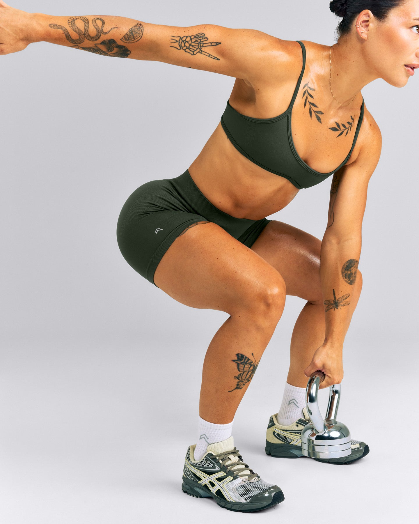 EnhanceLift™ Seamless Mid Rise Shorts | Dark Khaki