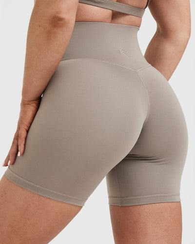 Timeless High Waisted Shorts 6" | Minky