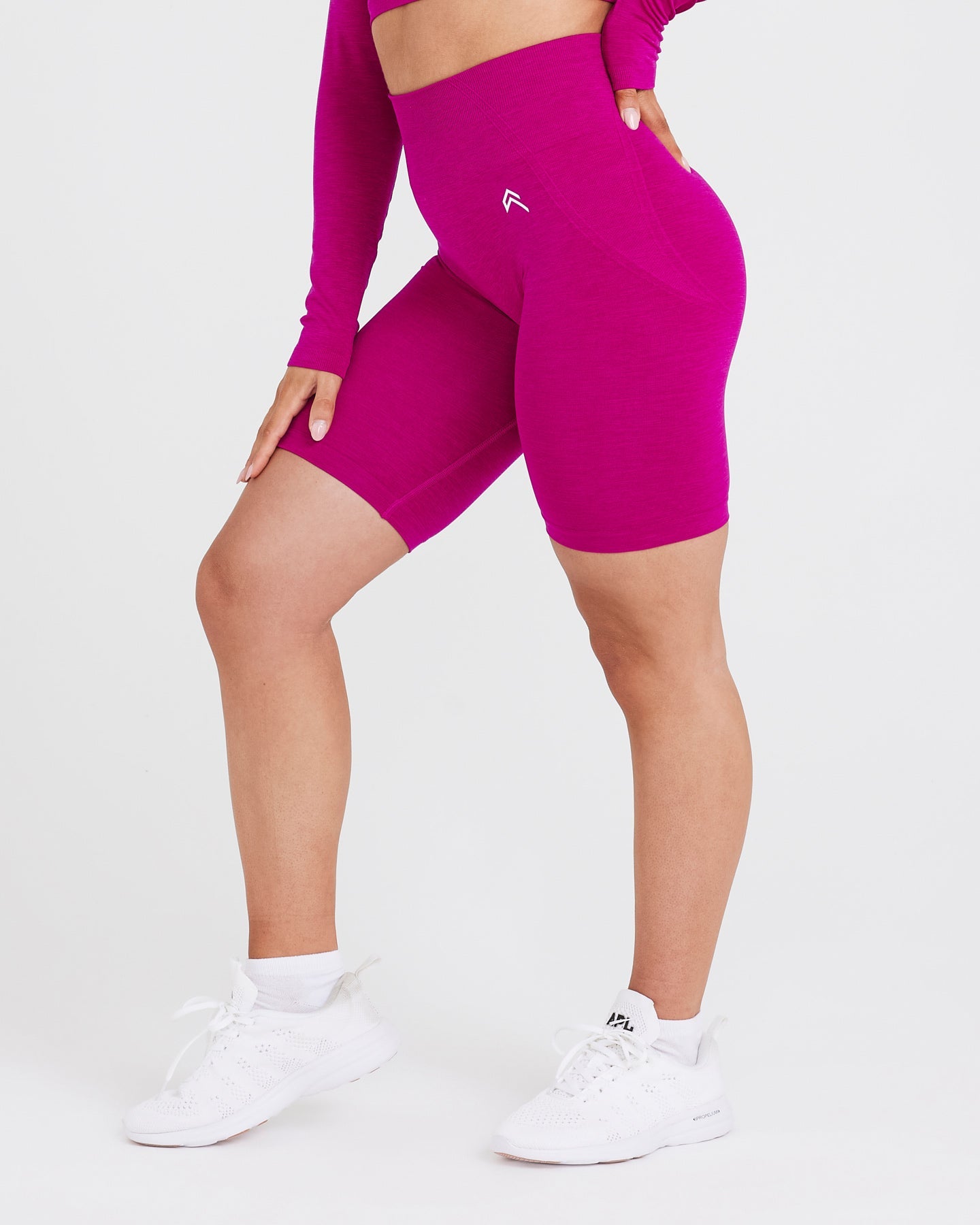 EffortlessLift™ Seamless Cycling Shorts with White Logo | Fuchsia
